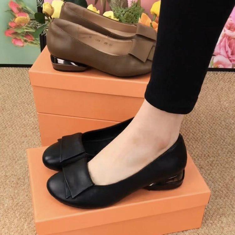 Spring soft leather shallow mouth single shoes new soft sole flat sole leather shoes round head beanie shoes 35