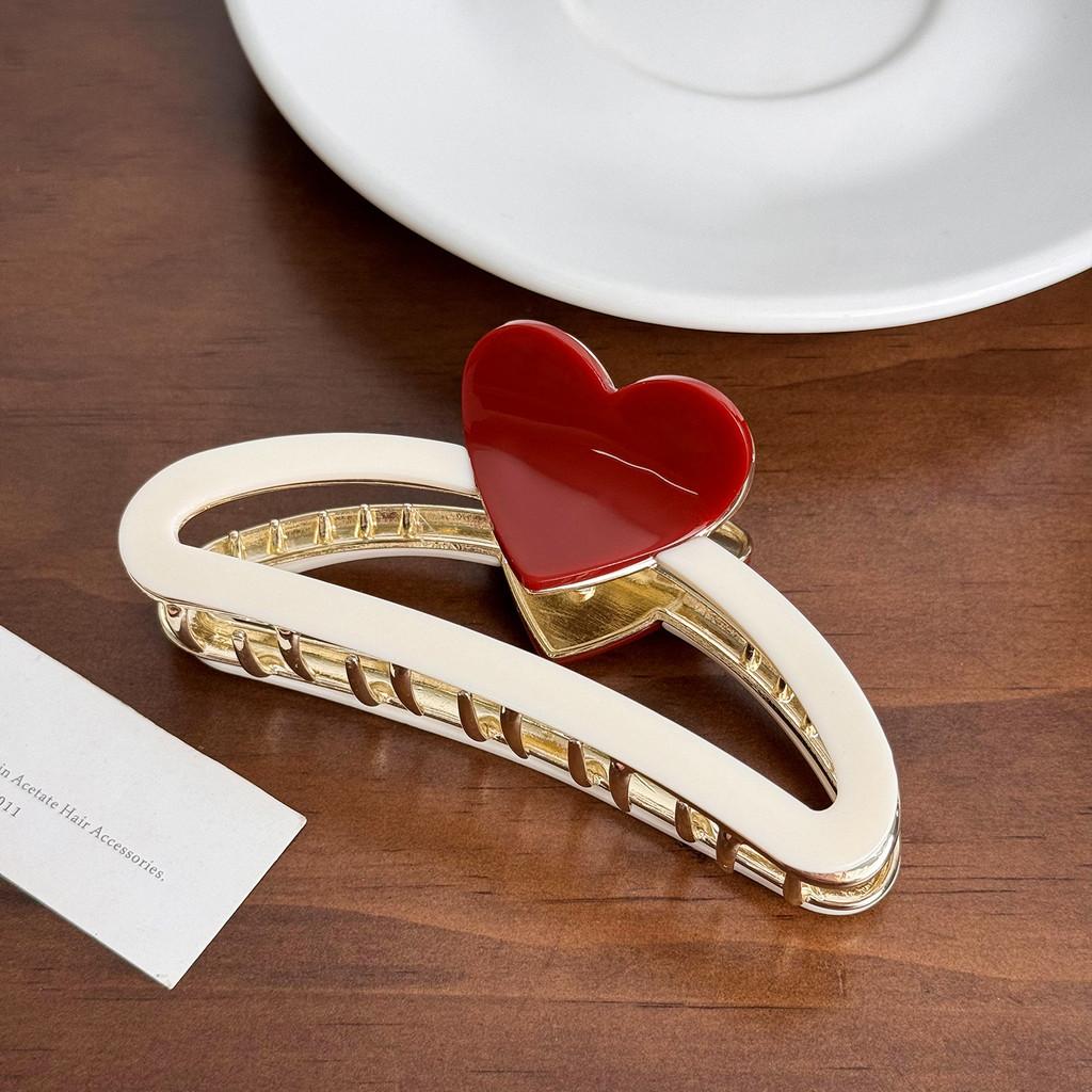 Chic And Stylish Heart Design Acrylic Hair Claw Clip Perfect For Everyday Use And Special Occasions