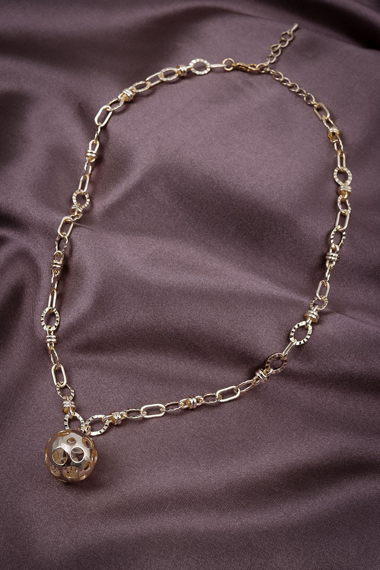 

Ожерелье в виде клетки золотого цвета