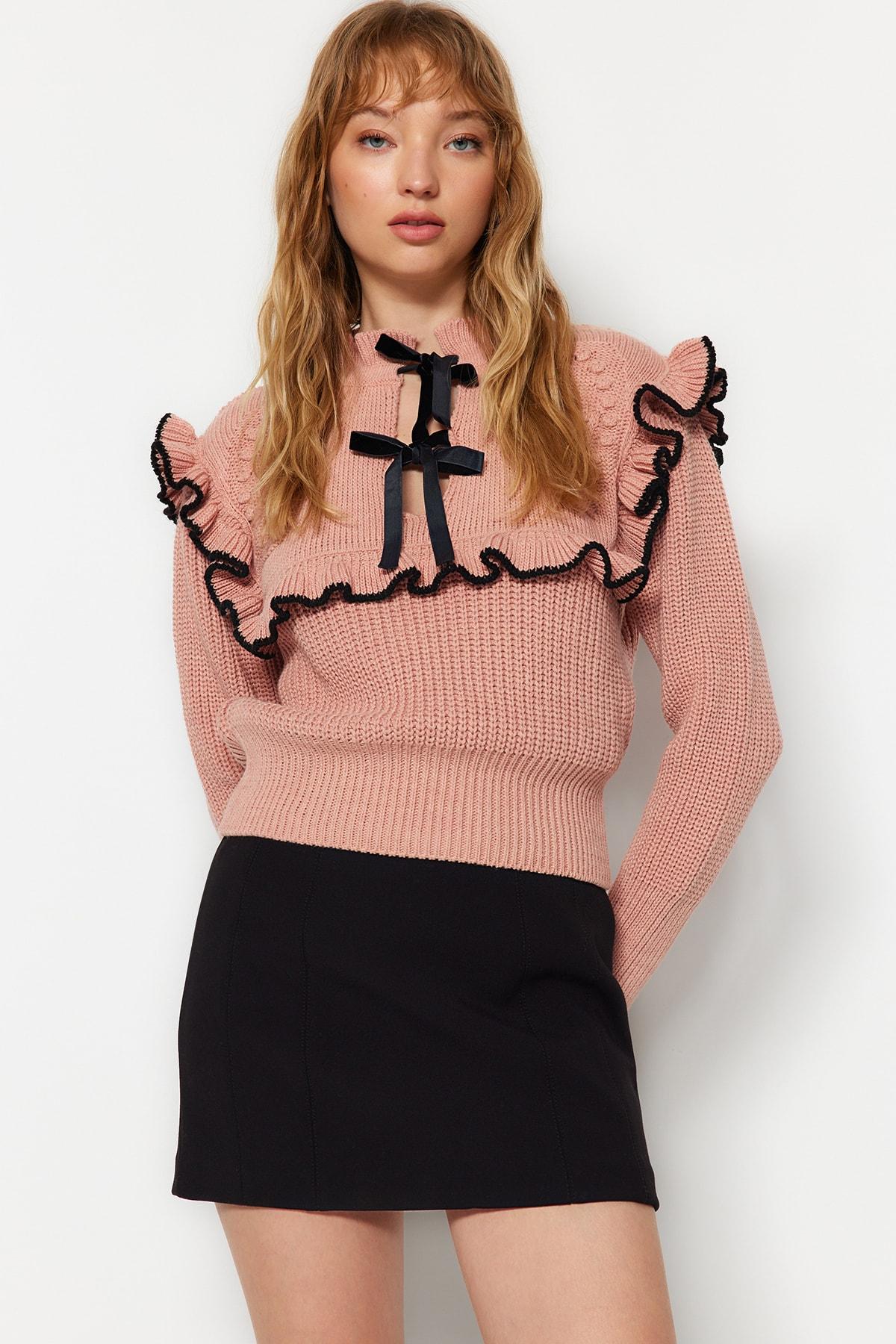 

Детальный трикотажный свитер с пудровым воротником и завязками TWOAW24KZ00543..