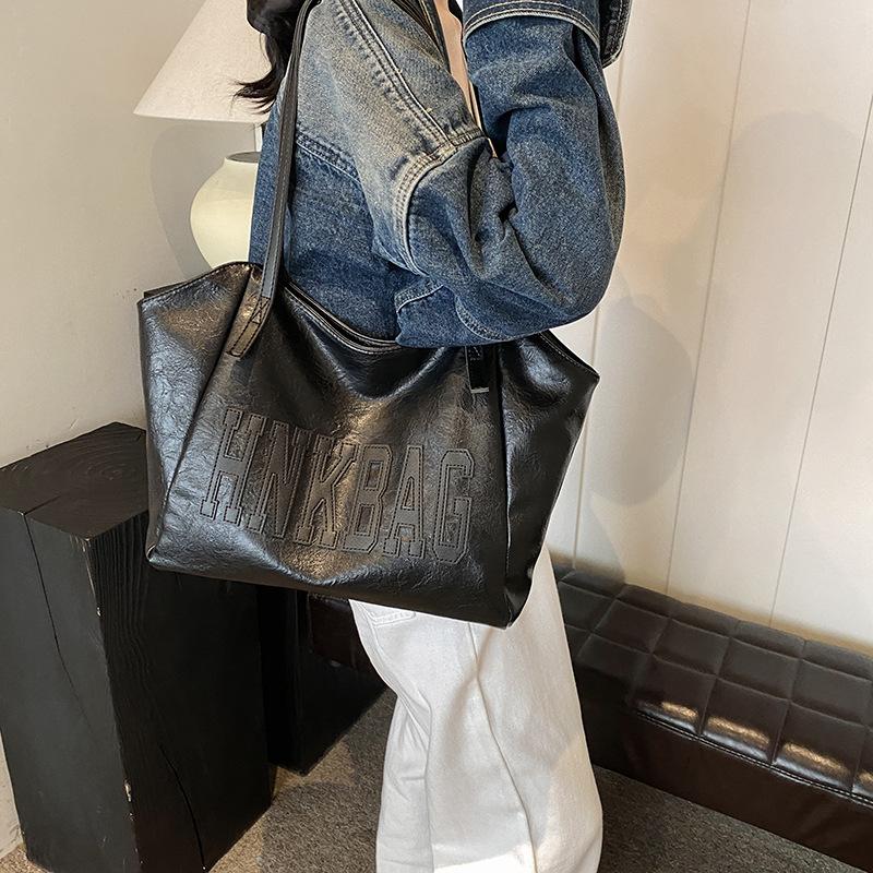 

Autumn and winter large-capacity women s bag 2025 new fashion versatile trendy retro tote bag women s shoulder messenger bag 47*13*30 чёрный