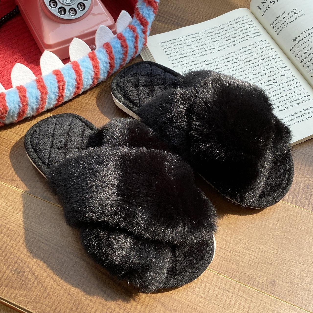 

2024 зимние женские домашние повседневные тапочки женские шлепанцы пушистые туфли Cross Design Slides женские мягкие теплые плюшевые тапочки 42-43 чёрный