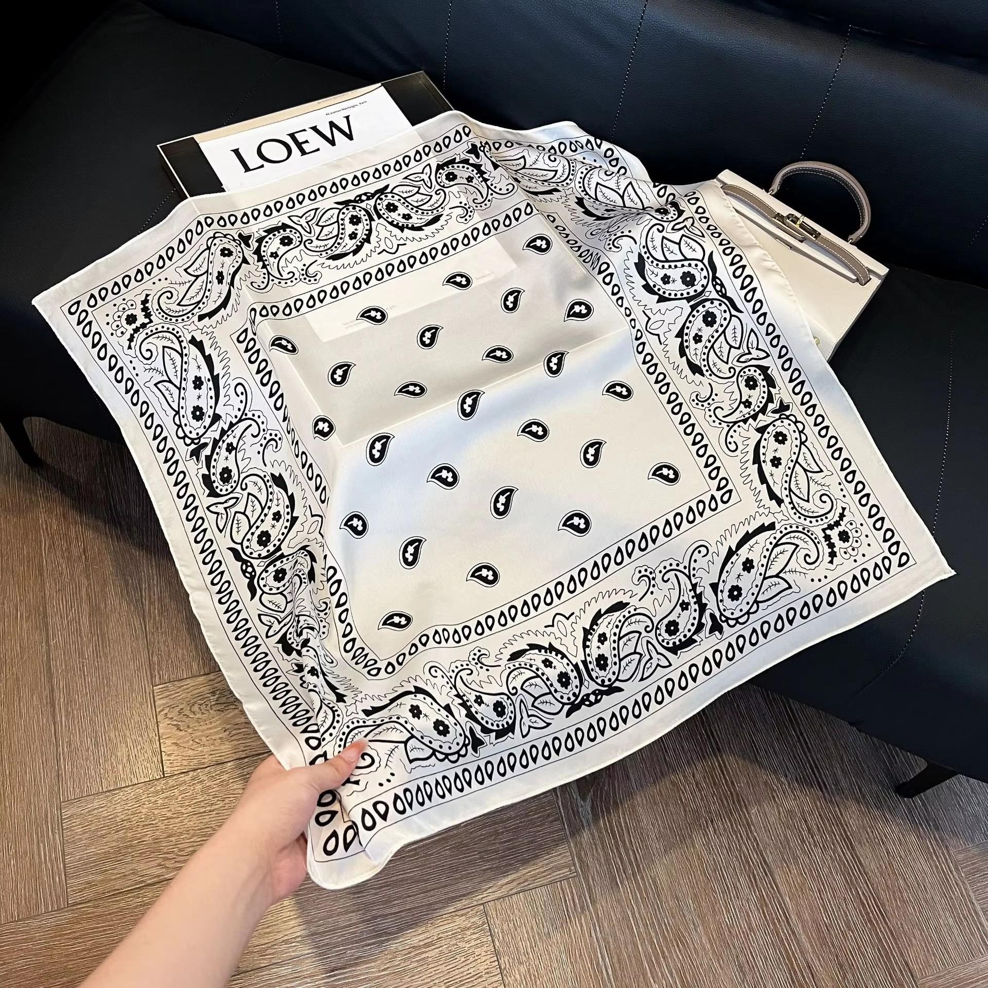 Nieuwe Luxe Cashew-print Zijden Sjaal Dames Elegant en Veelzijdig Satijnen Hoofddeksel Tas Kleding en Accessoires 70cm Vierkante Sjaal 70x70cm