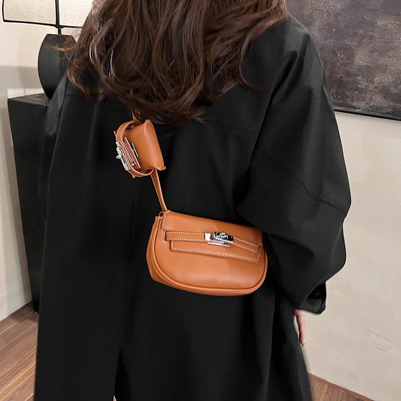 2025 new messenger bag fashion trend small square bag casual niche design high sense this year popular commuter bag