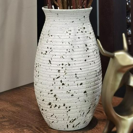 

Modern Minimalist Ceramic Vase for Fresh/Dried Flowers - Perfect for Dining Tables, TV Cabinets, Living Rooms, and Bedrooms Decor