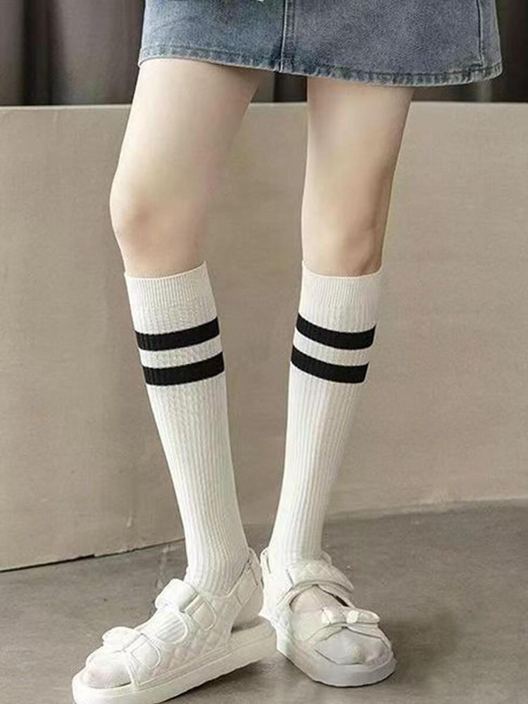 

2 пары женских черно-белых полосатых носков до колена, модные классические носки с двойной перекладиной, удобные потопоглощающие повседневные носки One Size
