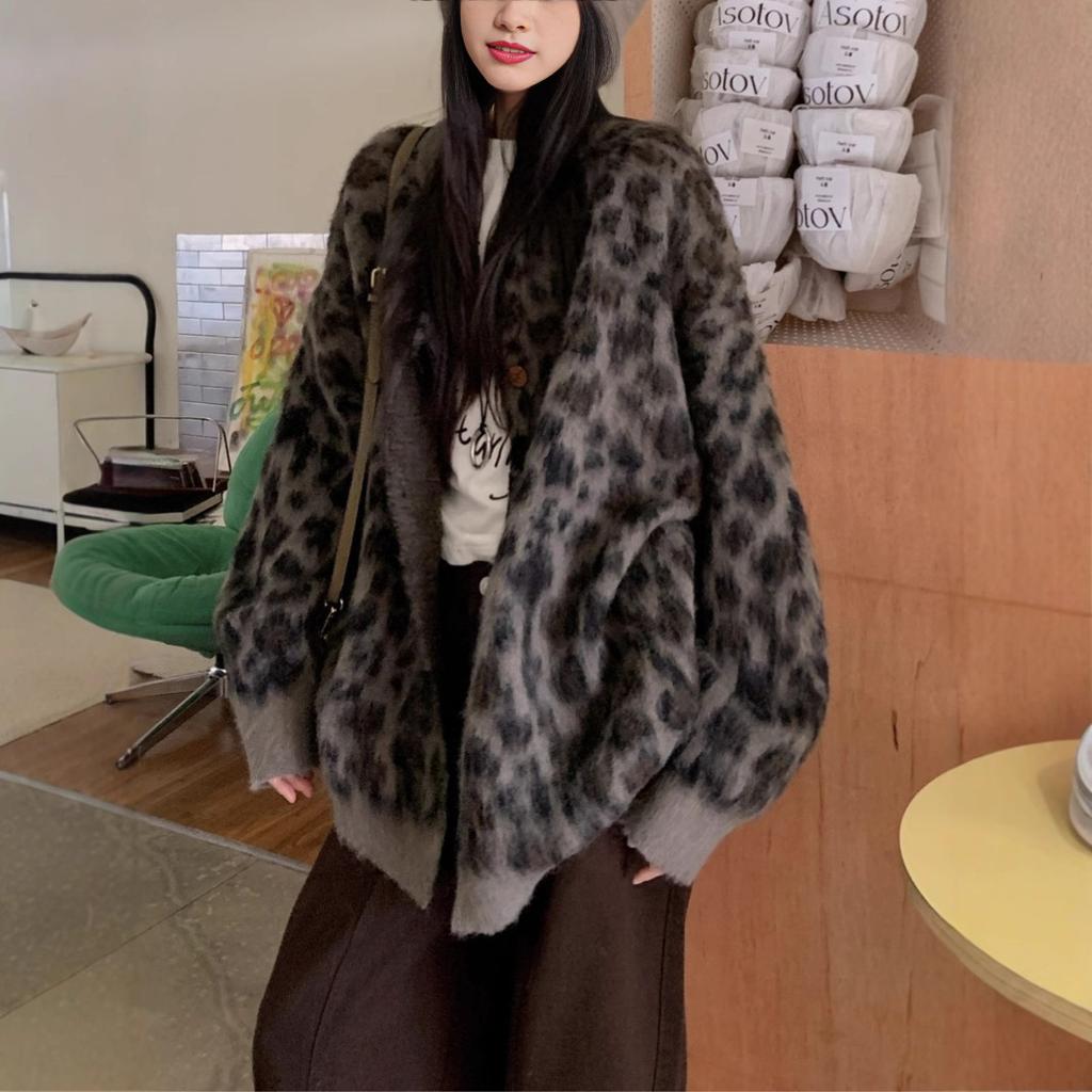 Round-neck Loose Knitted Coat Women's Single Button Thickened Leopard Print Sweater Cardigan for Autumn and Winter