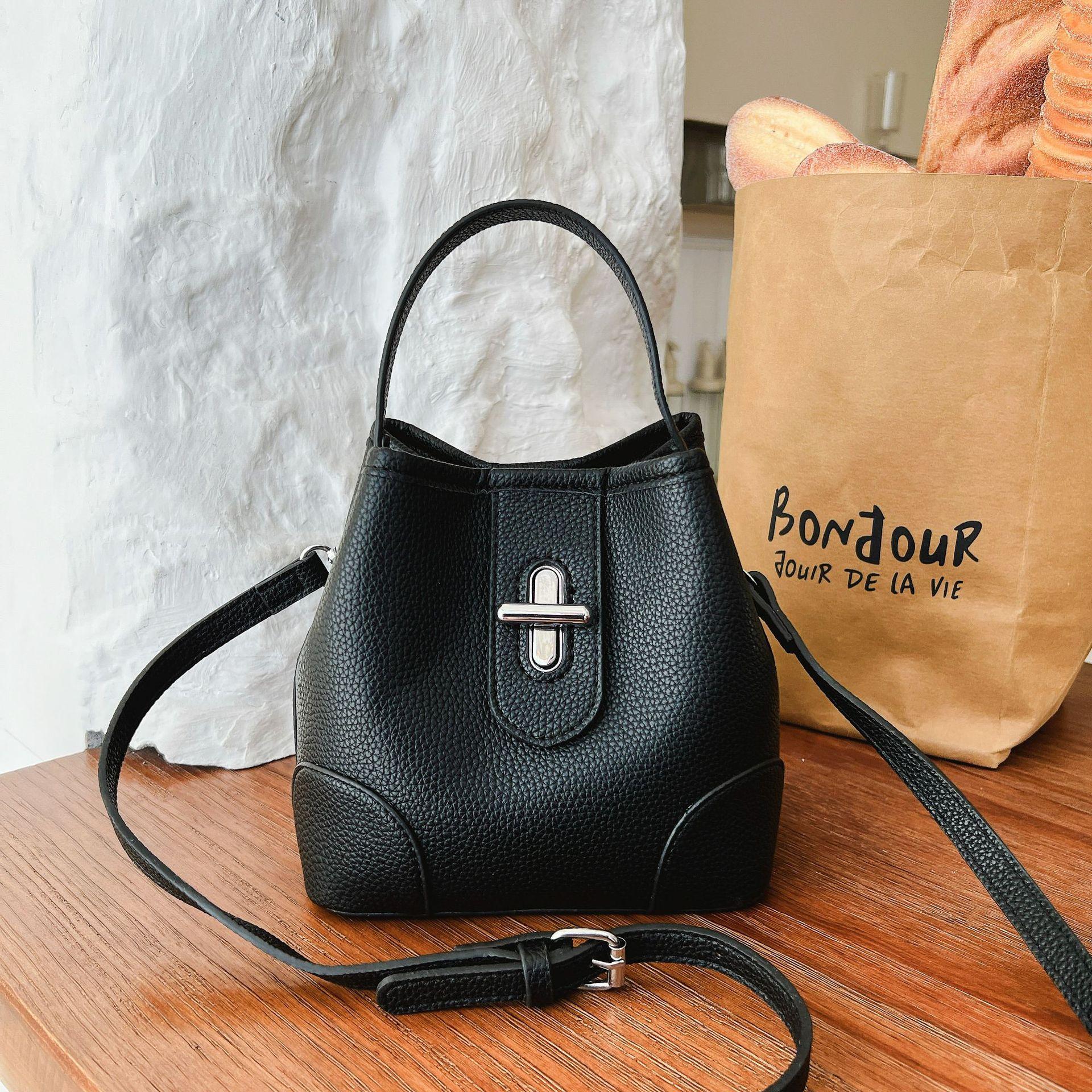 

Elegant, Sophisticated, Fashionable, Niche, Versatile, Shoulder Bag, Crossbody Bag, Bucket Bag чорний