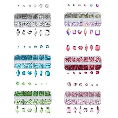 Nail art – Strass e decorazioni per unghie