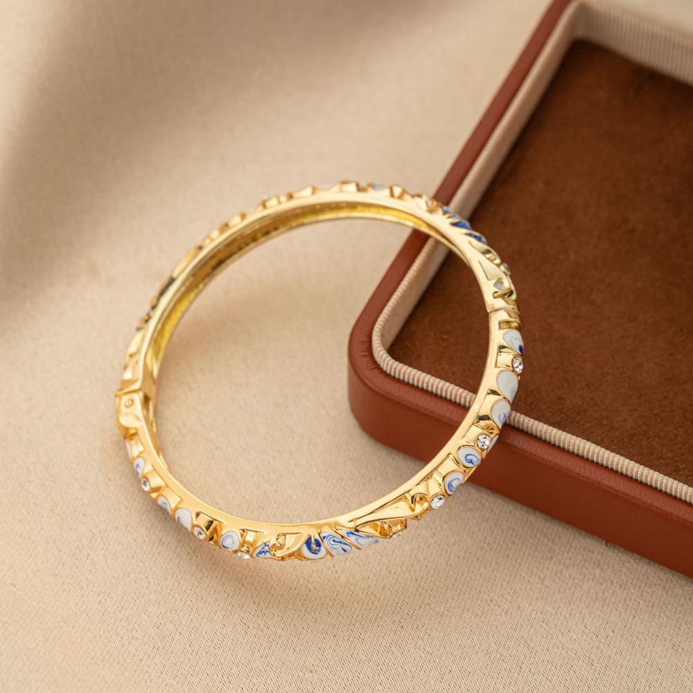 Zinc Zinc Alloy Material Light Luxury Court-style Bracelet Lovers of Retro Light Luxury Style style 1