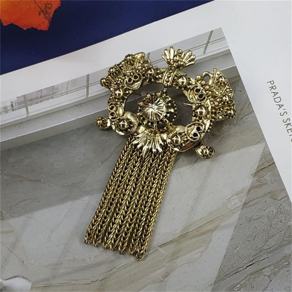 Vintage Gold Chain Fringed Brooch Medieval Jewelry Corsage Women'S Clothing Accessories Bronze Pin Clothing Accessories