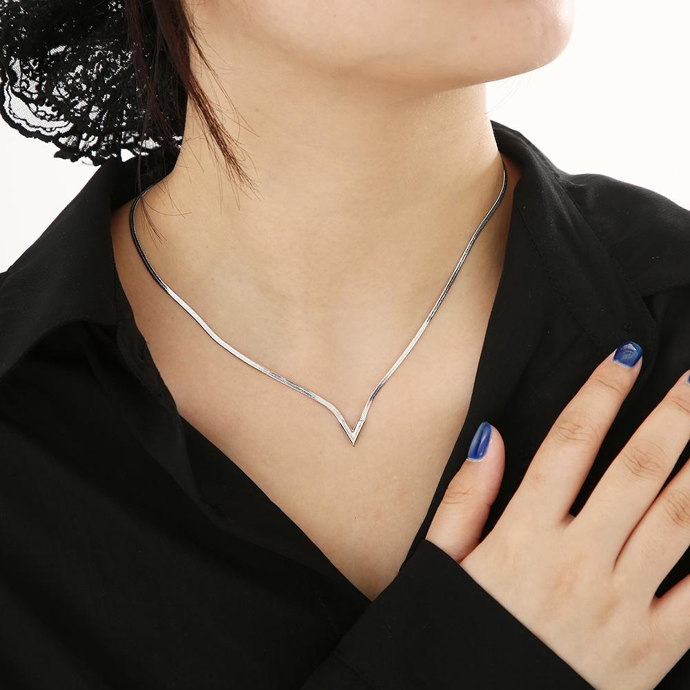 Trendy V-Shaped Snake Bone Clavicle Necklace - Versatile and Creative Design