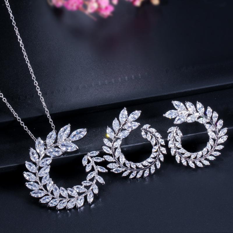 WWJ Fashion Zirconia Leaf Shape Pendant Necklace and Earrings Set