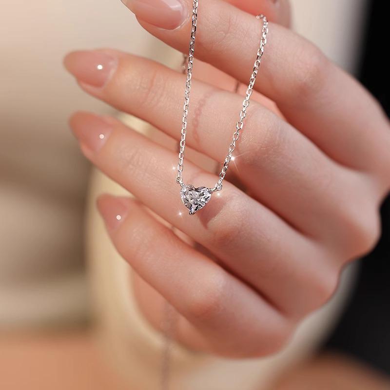 S925 Silver Moissanite Heart Necklace - Minimalist Heart-Shaped Pendant with Clavicle Chain