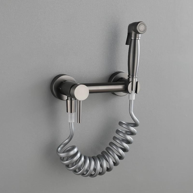 Moderner Absperr-Messing-Chrom-Finish Umweltfreundlicher Multifunktions-Toiletten-Bidet-Sprayer Shattaf Set Keramikventilkern-Umschalter