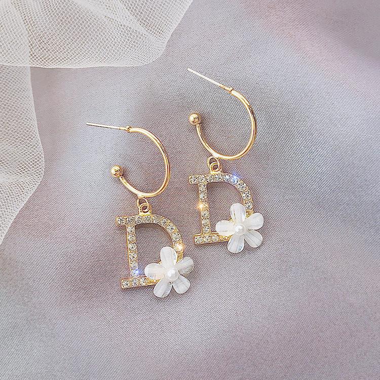 

Серьги с шипами на букву D онлайн Знаменитости Джокер Цветочные Серьги Новая Мода Тонкие Серьги