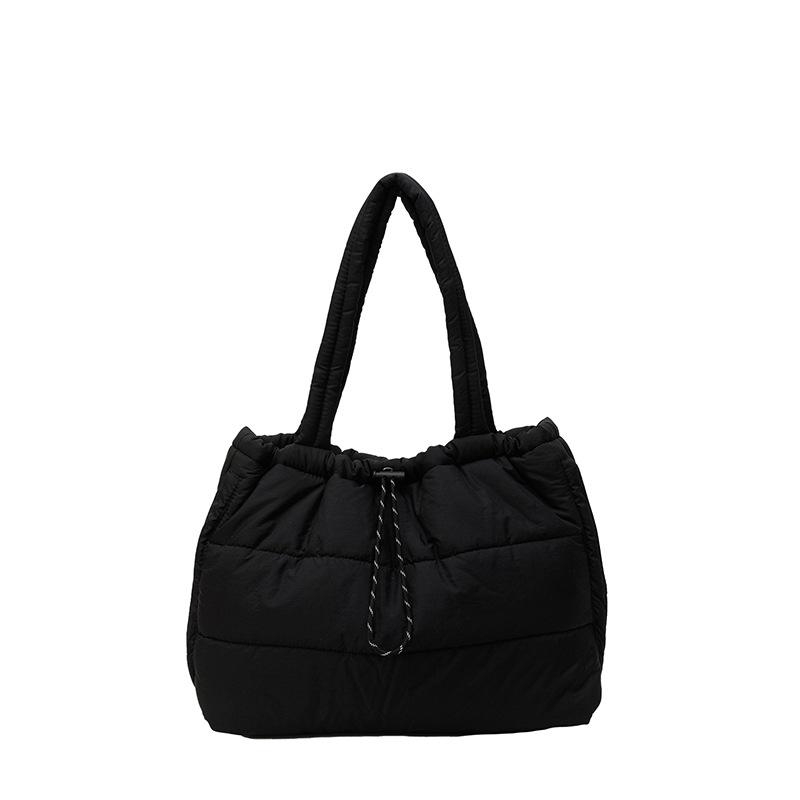 

2025 New Women s Bag Down Bag Large Capacity Padded Shoulder Bag Versatile Casual Underarm Trendy Cotton Clothing Tote Bag 51*30*12 чёрный
