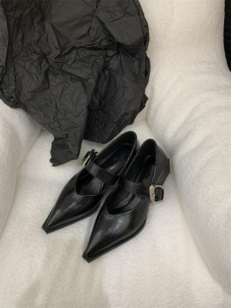 

Туфли Мэри Джейн в британском стиле с острым носком, женские, весна-лето 2025, новая корейская версия, модные ретро туфли с толстым каблуком, маленькие кожаные туфли 39 чёрный