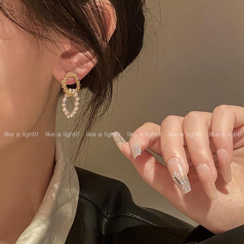 

Baroque Pearl Stud Earrings: 2023 Trendy French Retro Style for Women