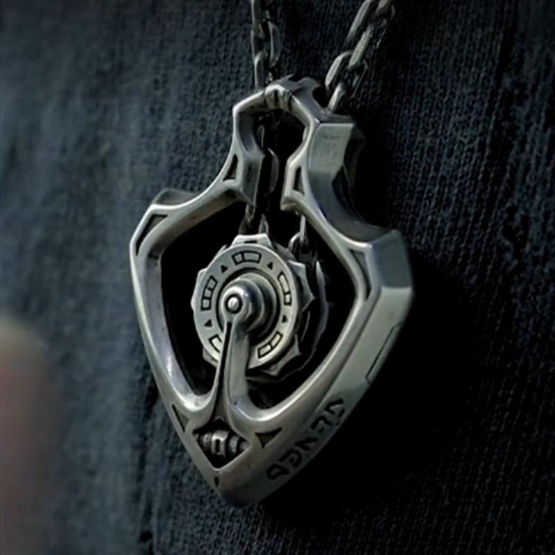 Different Shuttle Mechanical Movable Pendant Necklace Men s Domineering High Sense Pendant Necklace Fashion