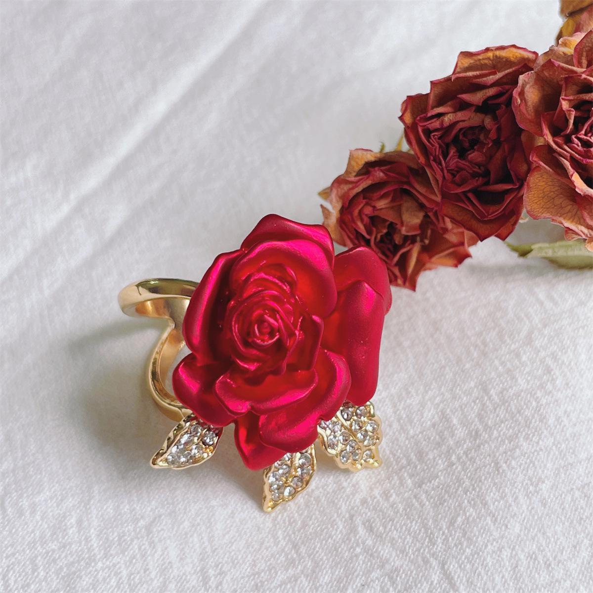 

Korean Rhinestone Rose Brooch: Elegant Christmas Gift and Fashionable Suit Decoration