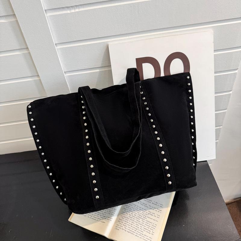 

2025 популярная сумка сумка большой вместимости ретро сумка-тоут с заклепками женская замшевая модная сумка на плечо под мышку чёрный
