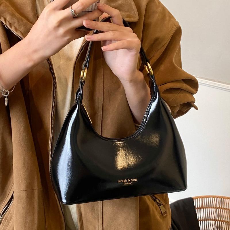 Fashionable Oil-wax Leather Hand-held Crescent-shaped Bag, A High-end Retro Niche Single-shoulder Crossbody Bag