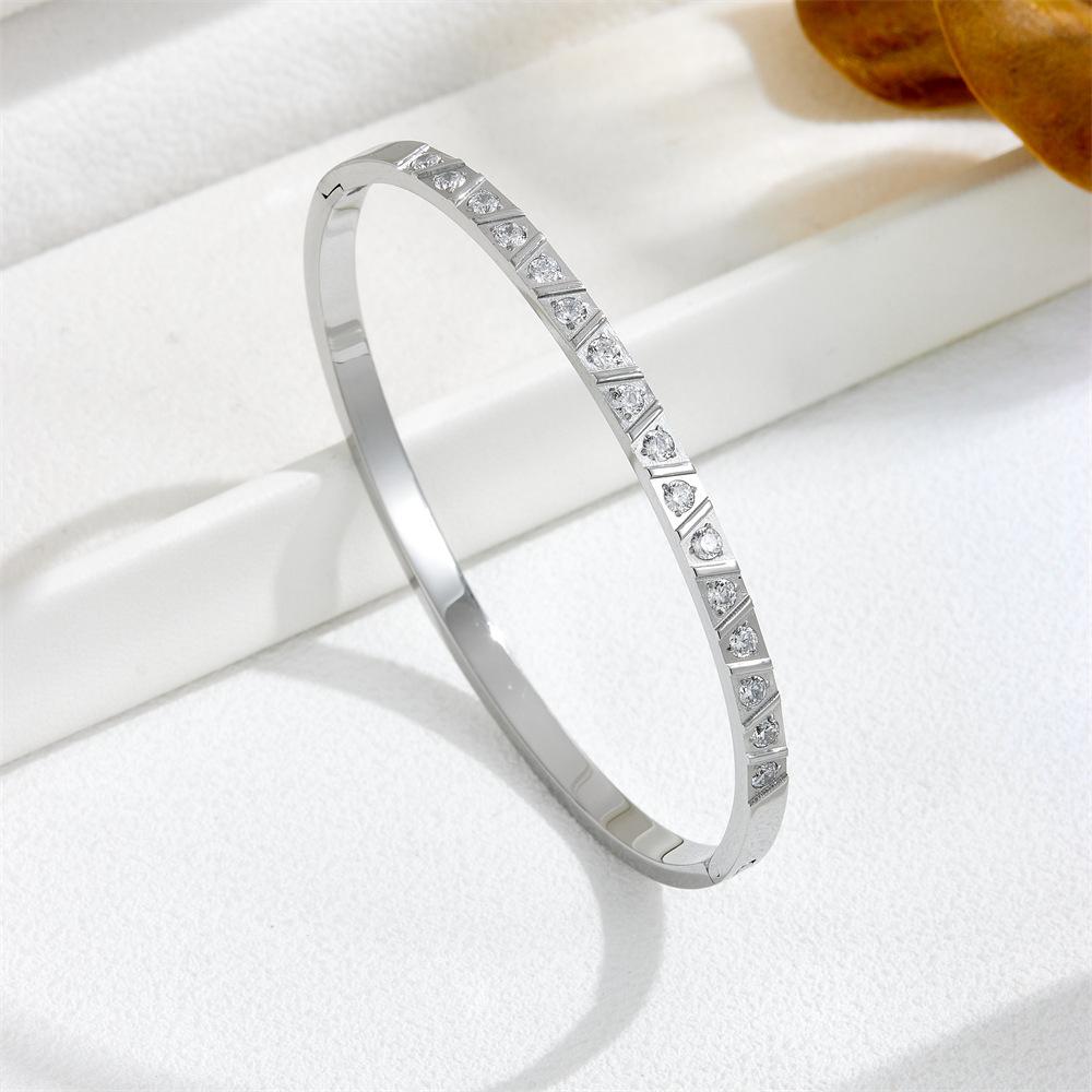 2026 Triangular Diamond-set High-end Bracelet, Niche Design Light Luxury Ins Style Fashion Buckle Bracelet