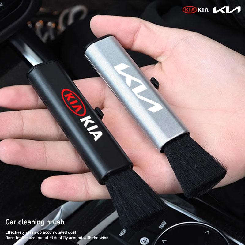 Retractable Car Cleaning Brush Center Console Clean Dust Tool For KIA K5 Ceed RIO Sorento Stinger Forte EV9 EV6 Niro Soul Cerato
