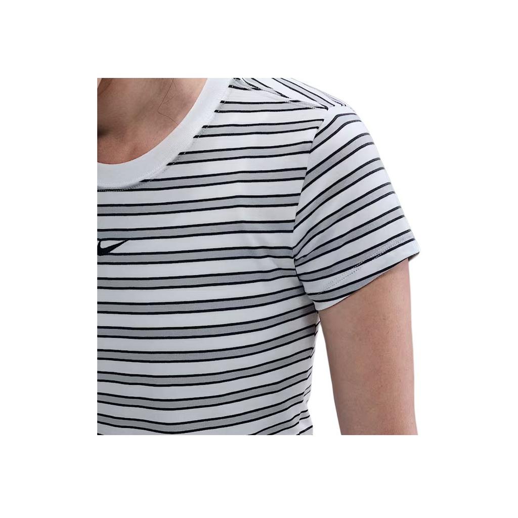 Nike Abbigliamento Sportivo Maglia Chill Moda Comoda Semplice Manica Corta T-Shirt Regular Top Donna Nero Bianco HF9525-100
