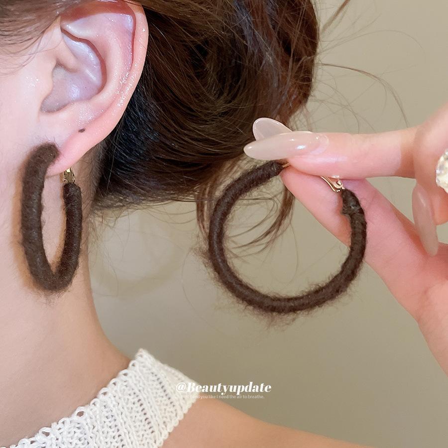 2025 new flocking round earrings autumn and winter simple temperament earrings daily commuting versatile earrings