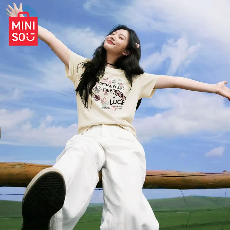 

MINISO Women s Graffiti Print Heavy Cotton T-Shirt XL