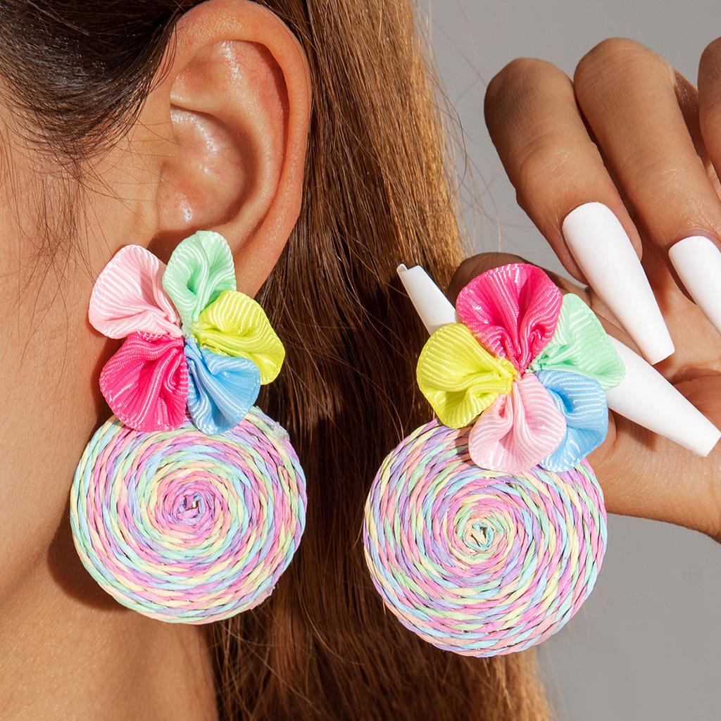 Exquisite temperament flower earrings, geometric exaggerated matte stud earrings
