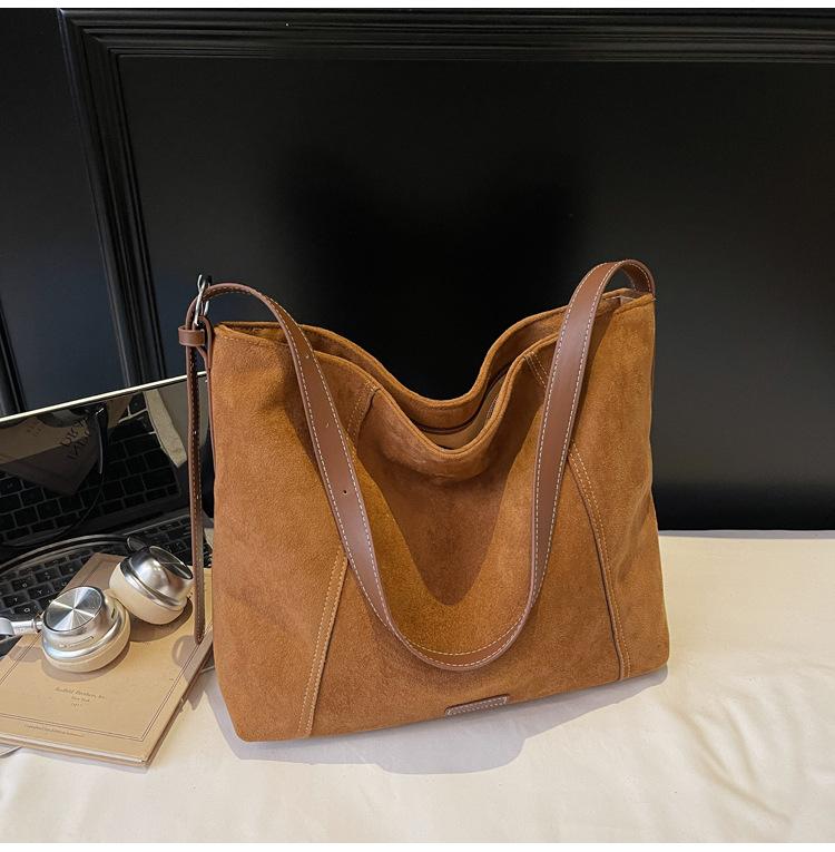 Retro Large-capacity Tote Bag Women's 2025 New Winter Casual Simple and Versatile Shoulder Bag Commuter Messenger Bag Tide