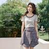 Shangdoubila Contrast U-Neck Bow Embroidered Knit Top