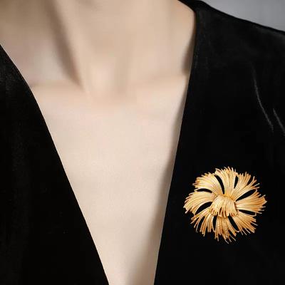 New Court French Style Tassel Corsage Matte Gold Flower Coat Suit Female Vintage Brooch