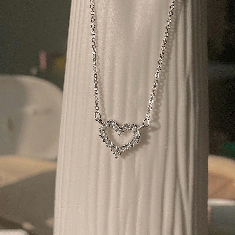 Luxury Women's Zircon Heart Pendant Necklace - Elegant Micro-Paved Clavicle Chain