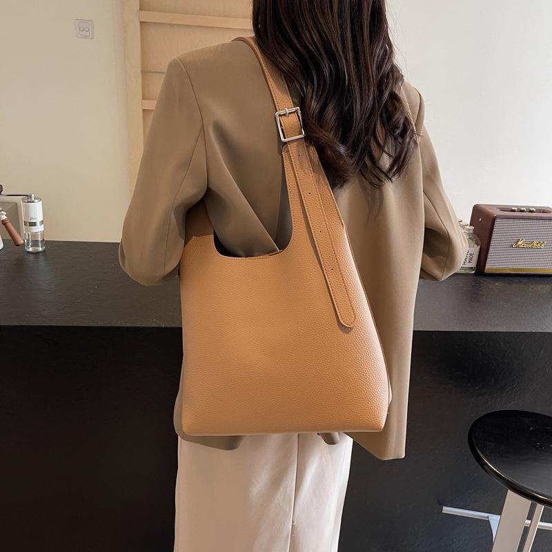 New Simple Shoulder Bucket Bag Daily Commute Retro Texture Tote Fashion Tote Bag