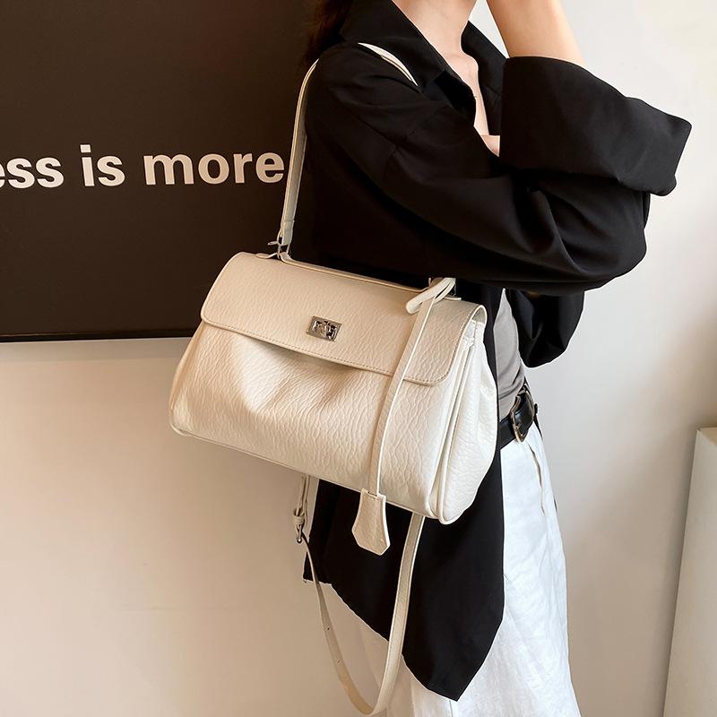 Autumn new style fashion lock locomotive bag portable shoulder oblique span women's bag