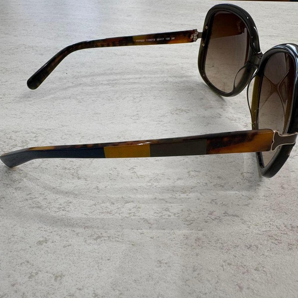 Used Beautiful itemTORY BURCH Tory Burch sunglasses with case
