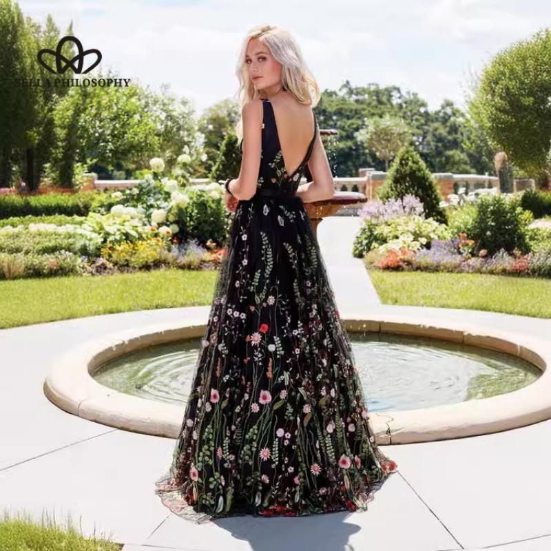 Сексуальное платье без рукавов с глубоким V-образным вырезом и вышивкой — фото 2