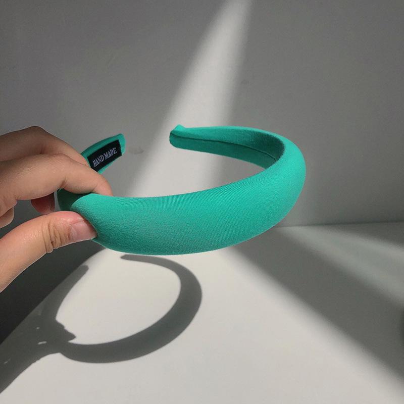 

2024 Корейская однотонная повязка на голову Macaron Sponge с широкими полями - модный универсальный аксессуар для волос озеро зеленый