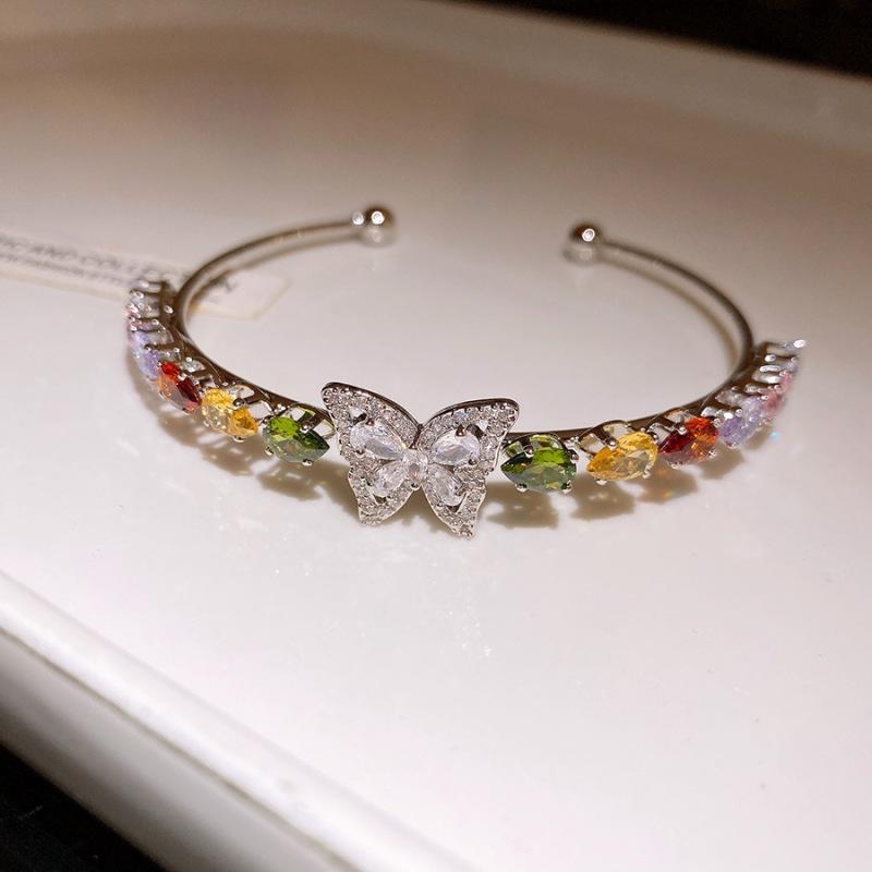 Dopamine Zirconia Heart Open Bangle: Luxurious Sweet Commuting Jewelry