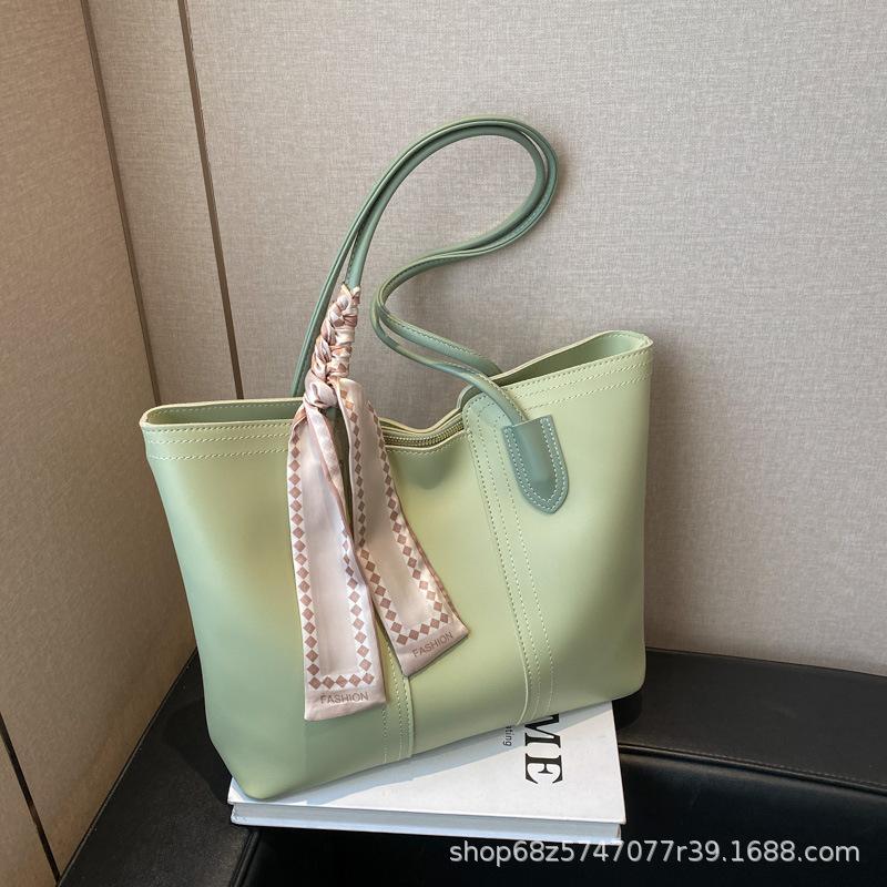 Textured bag women's 2025 new autumn and winter versatile shoulder bag women's popular class commuter tote bag