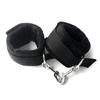 Set di legacci per letto multi-anello transfrontaliero: Restrizioni Regolabili con Piuma da Stuzzicare, Maschera, Manette & Manette per Piedi