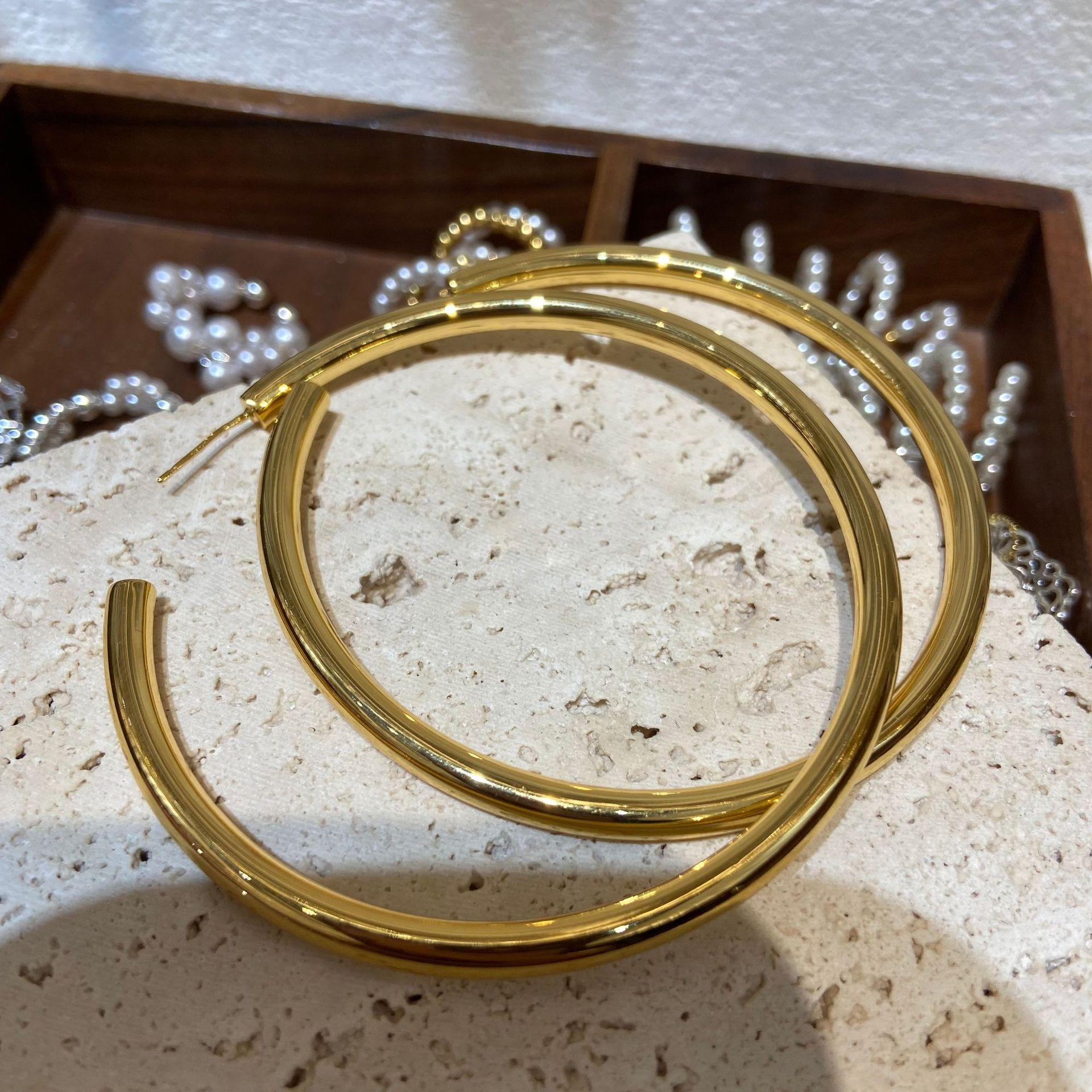 

Large Circle I Simple C-Shaped 5-Layer Real Gold Plating, Women S Gold Pigment Gold Jewelry Hollow Earrings Fashion In