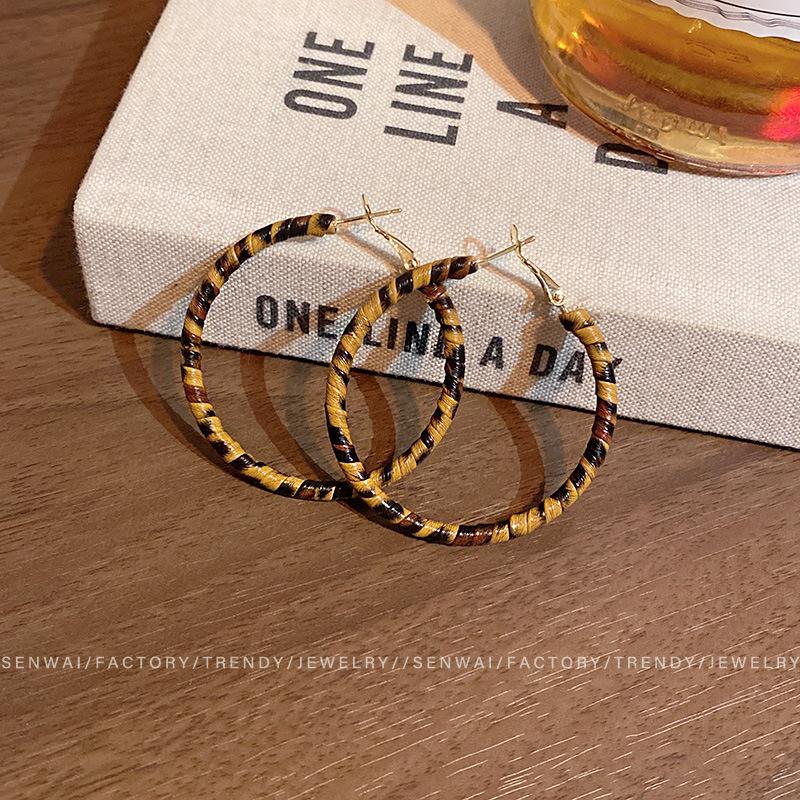 European and American exaggerated leopard print circle earrings women's autumn and winter design stud earrings earrings earrings