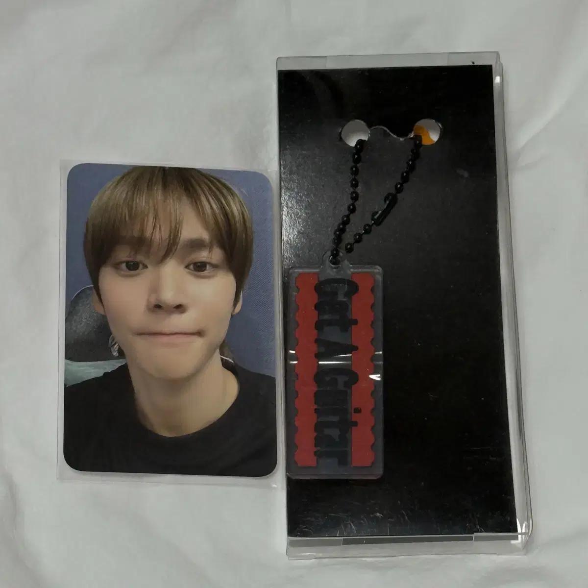 

RIIZE Ынсок Брелок-гитара + Фотокарточка