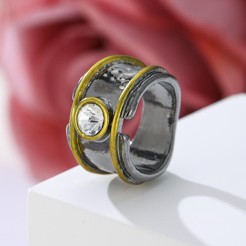 Geometric Wide Face Antique CopperInlaid Zircon Ring Women's Heavy Industry Gold Color Line Jewelry Unique Charm Jewelry