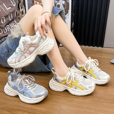 Scarpe da ginnastica casual estive nuove in rete traspirante con suola spessa per aumentare l'altezza, leggere, da corsa, sportive